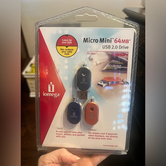 MINI USB 2.0 DRIVE- Micro-Mini 
64MB USB DRIVES by Iomega - Picture 2 of 4